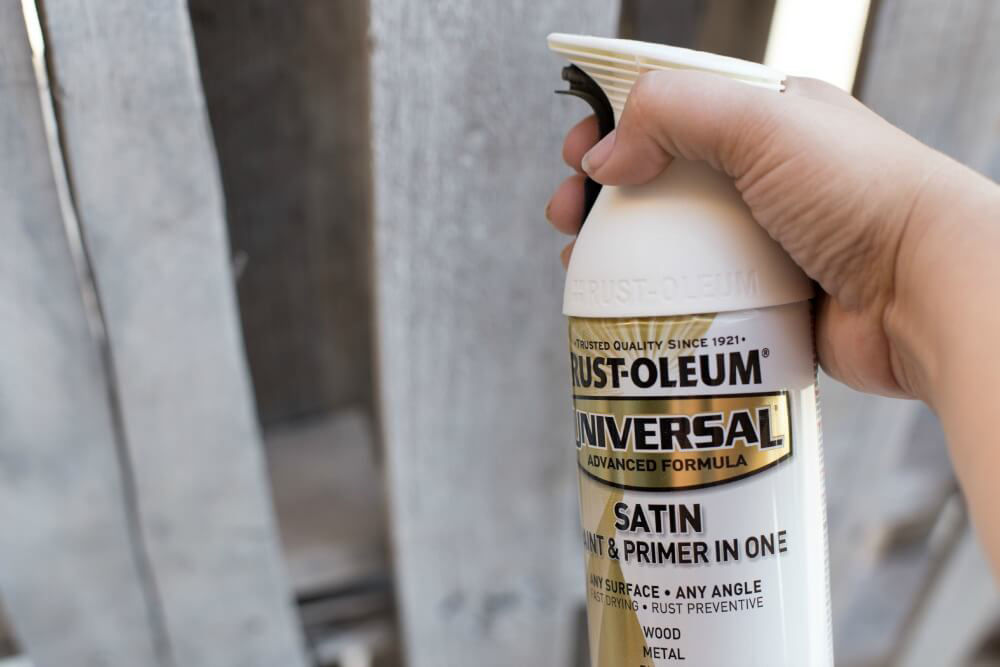 White Rust-Oleum spray paint