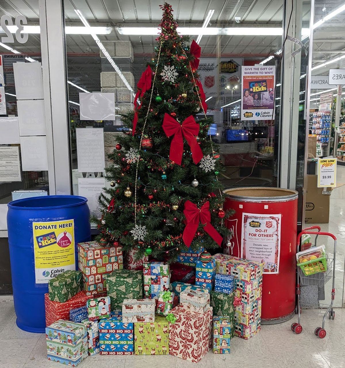Wrapped presents under tree
