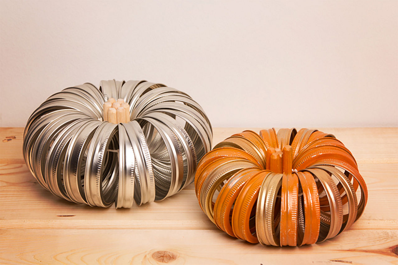 Both pumpkins, painted and non-painted, finished prodcuts next to each other