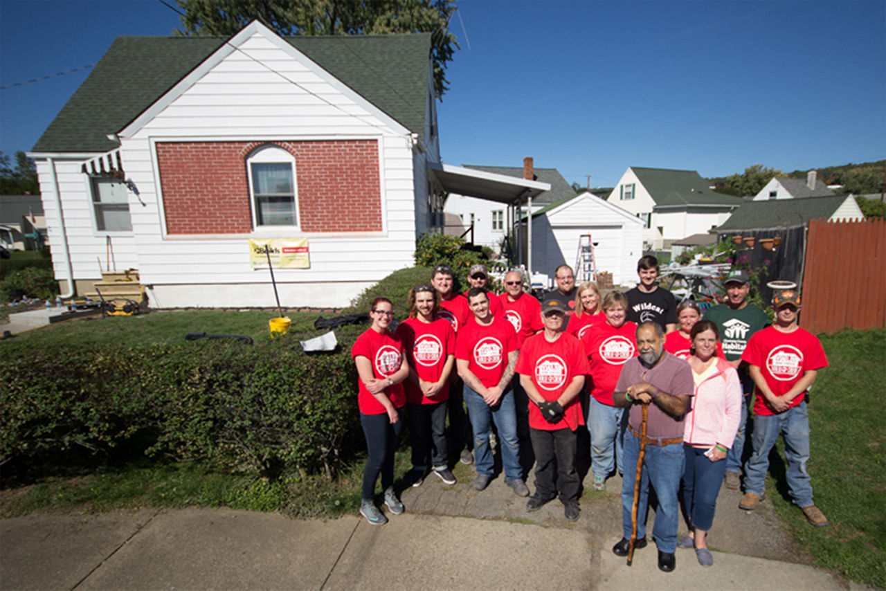 Valu group photo in Chemung County for habitat for humanity volunteering