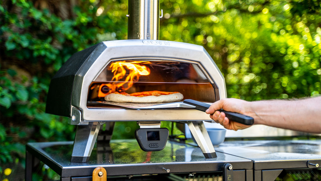 Ooni Karu pizza oven