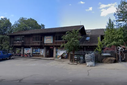 Storefront of Dazey's Redway store location