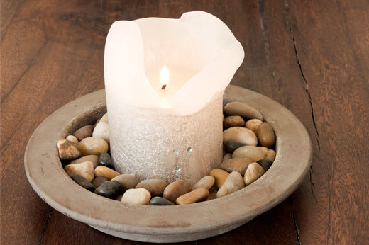 Holiday Centerpiece with Spray Paint