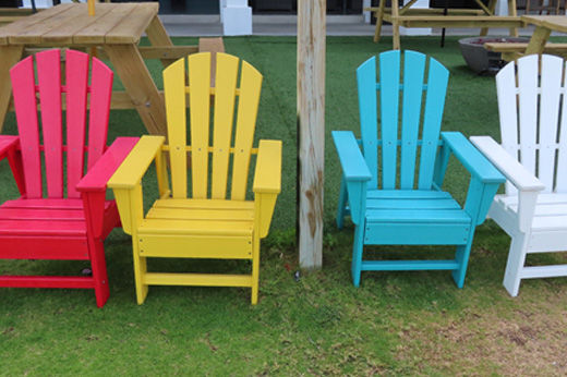 How to Spray Paint Plastic Chairs & Furniture