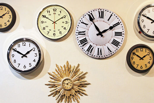 How to Spray Paint Wall Clocks