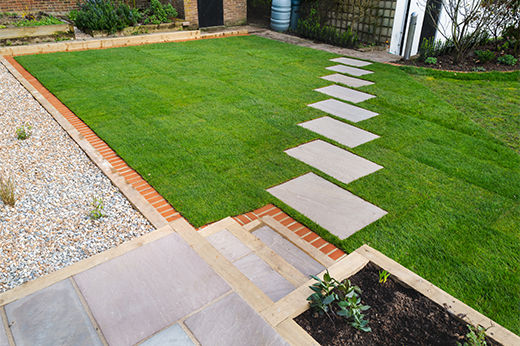 How to Lay a Stepping Stone Walkway