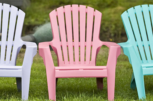 How to Repaint Plastic Furniture