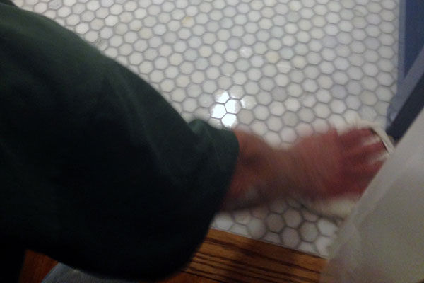 Cleaning the grout floor