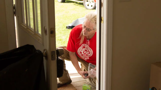 Valu volunteer working on the front door