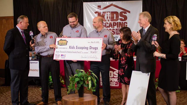 Valu presenting check to Kids Escaping Drugs