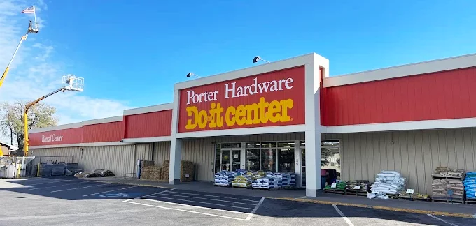Porter Hardware store front in des moines, iowa