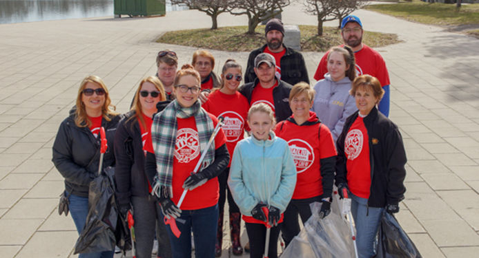 Valu volunteers at the Spring Shoreline Sweep!