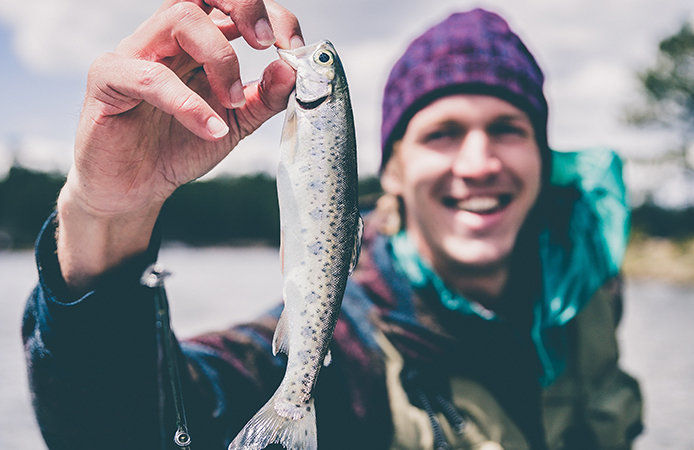 Mna holding a fish