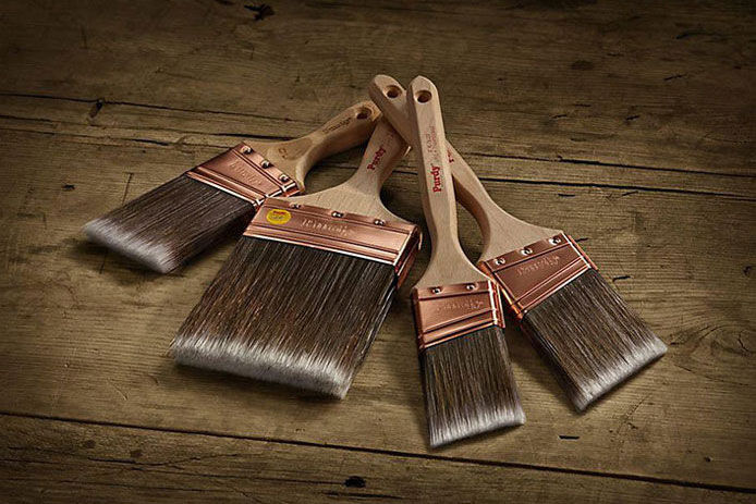 A product family photo of different sizes of paint brushes from 1" square cut to a 4" square cut