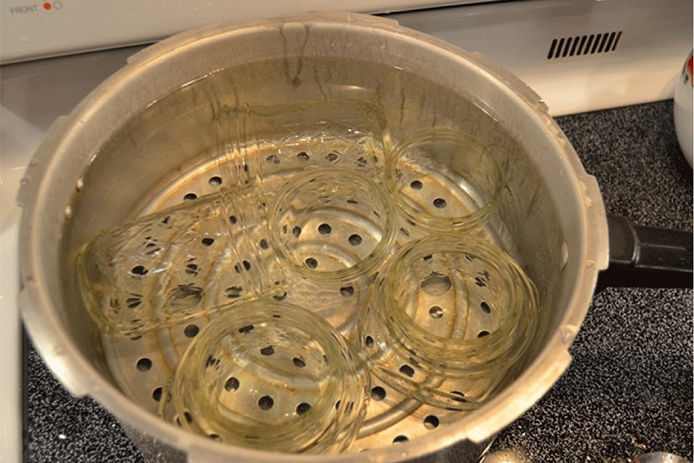 Heating jars in a canner