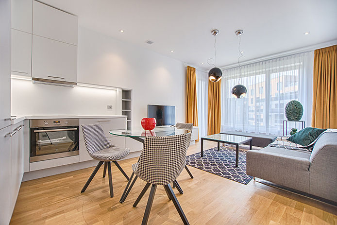 Clutter-free dining room and living room