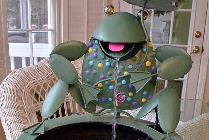 fully refurbished metal frog fountain