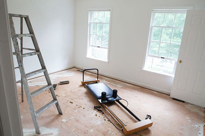 white finished wall after applying primer and paint coat