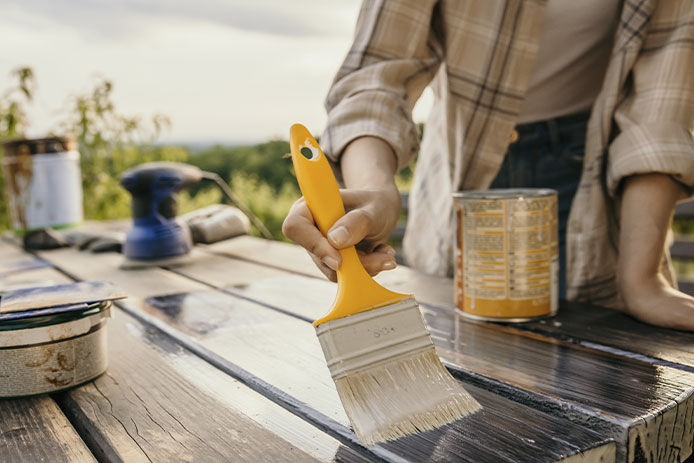 Sealing a wooden table