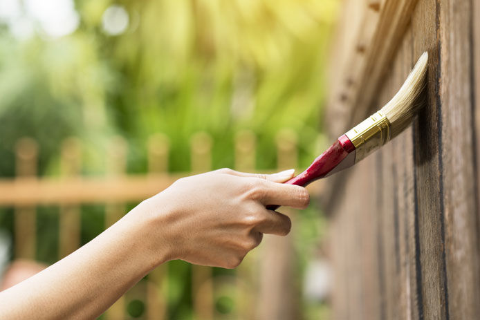 Using a varnish on a wooden fence