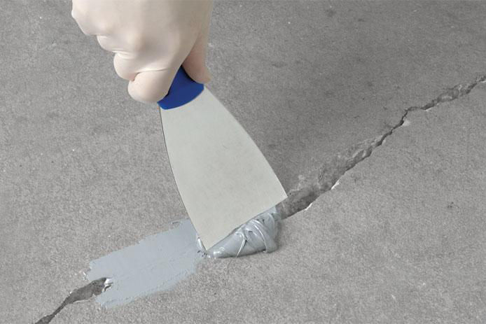 filling crack in concrete