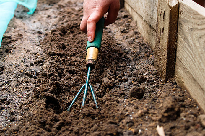 A hand cultivator