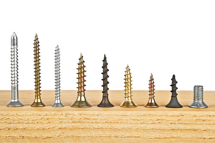 Differen sizes of screws