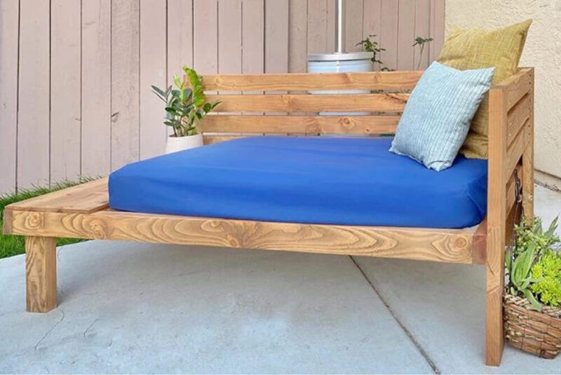 Outdoor Daybed with Side Table