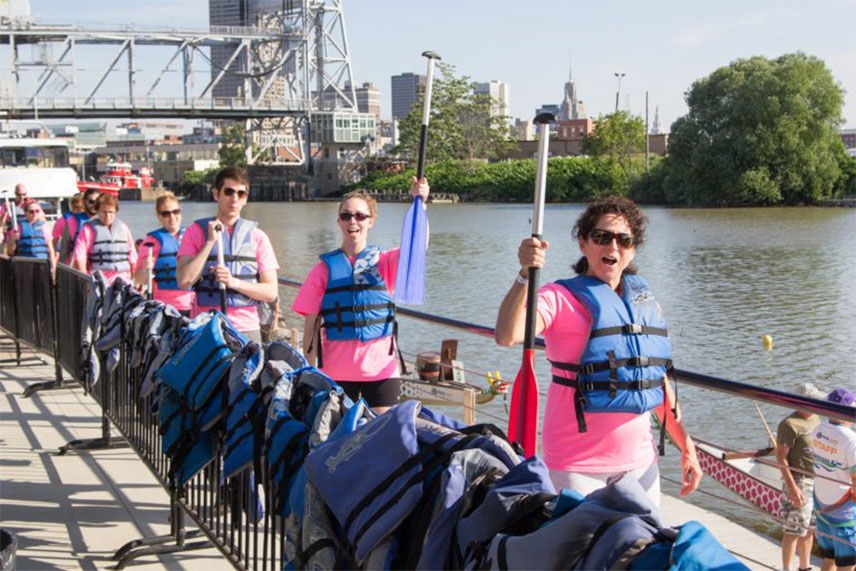 Valu crew holding up paddles