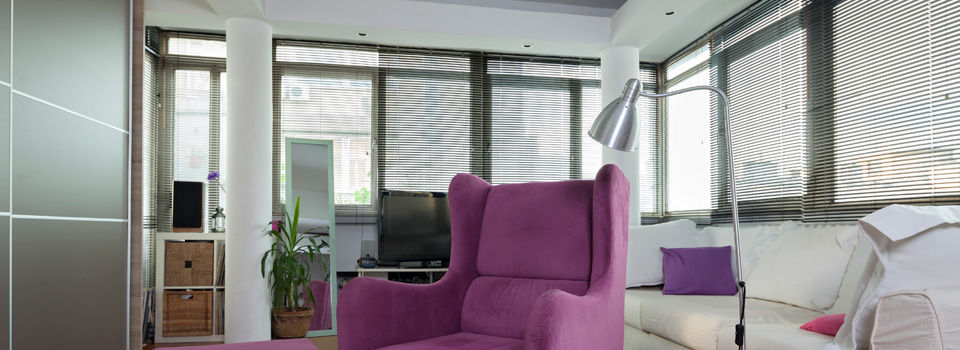 Room with hung up window blinds