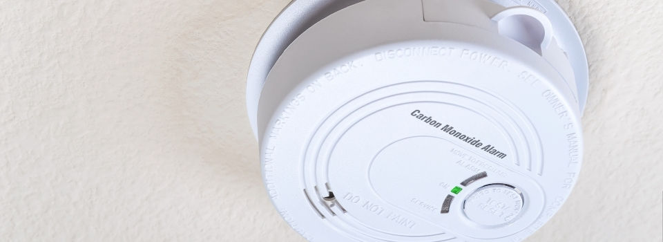 Carbon monoxide alarm placed on ceiling
