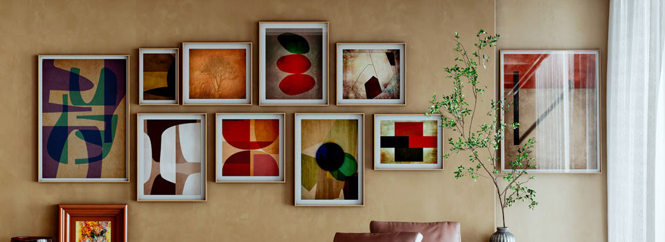DIY gallery wall in home