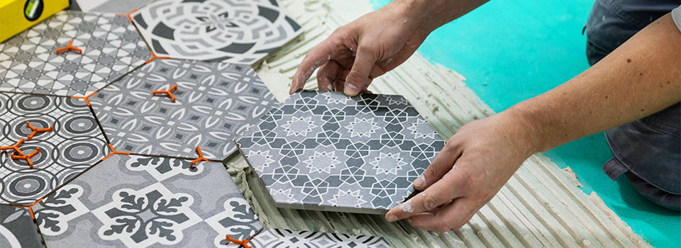 Laying bathroom tiles