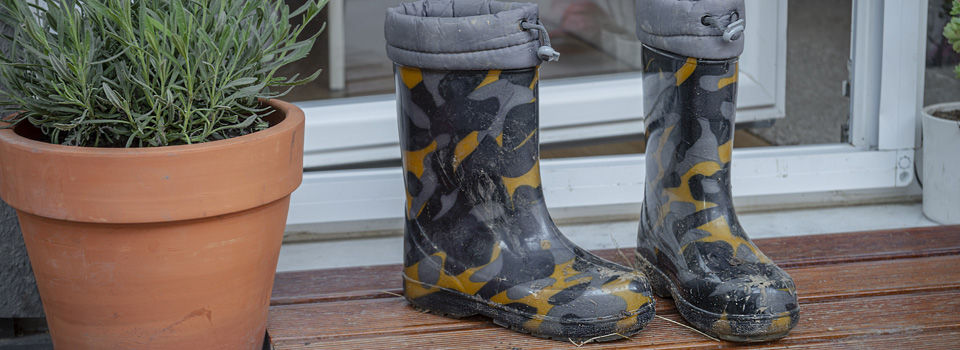 DIY wooden door mat with rain boots