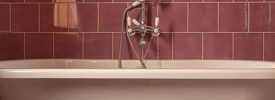 https://doitbest.scene7.com/is/image/doitbest/960x350_Painting_Ceramic_Tub_Sink