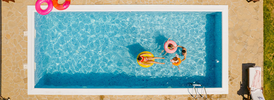 Family moments at the swimming pool