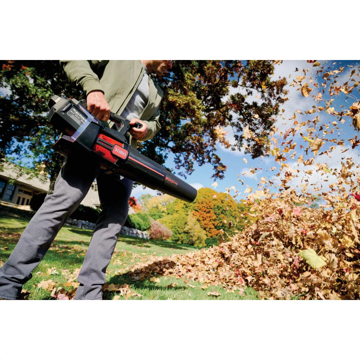 Toro 60V 900 CFM Brushless Leaf Blower Kit with 4.0 Ah Battery & Charger