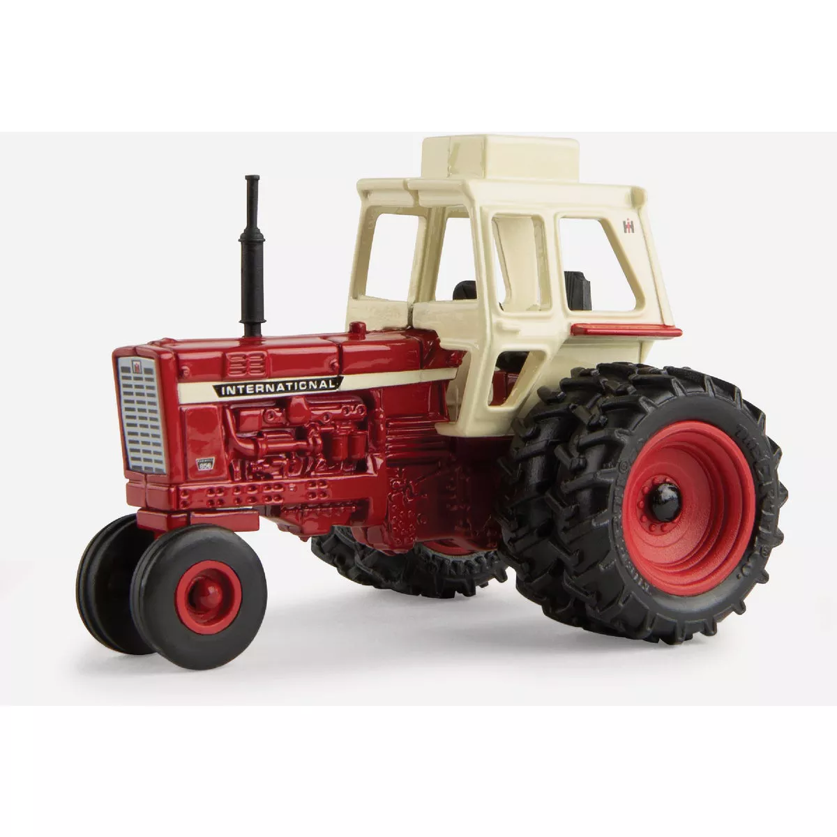 Farmall 856 1:64 Tractor