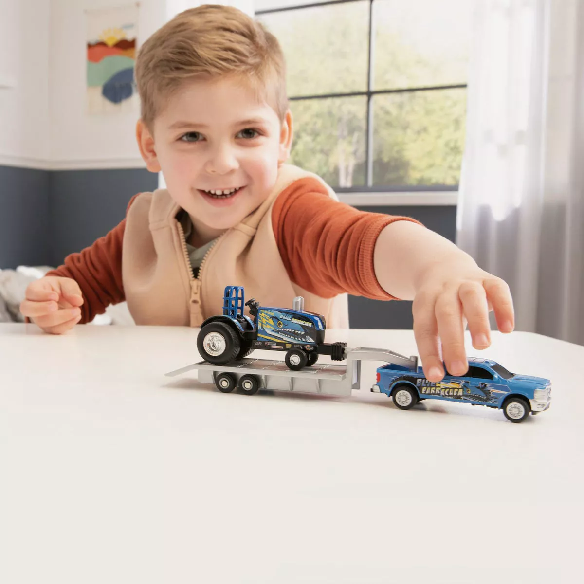 New Holland 1:64 Puller Tractor & Truck Set - photo 2