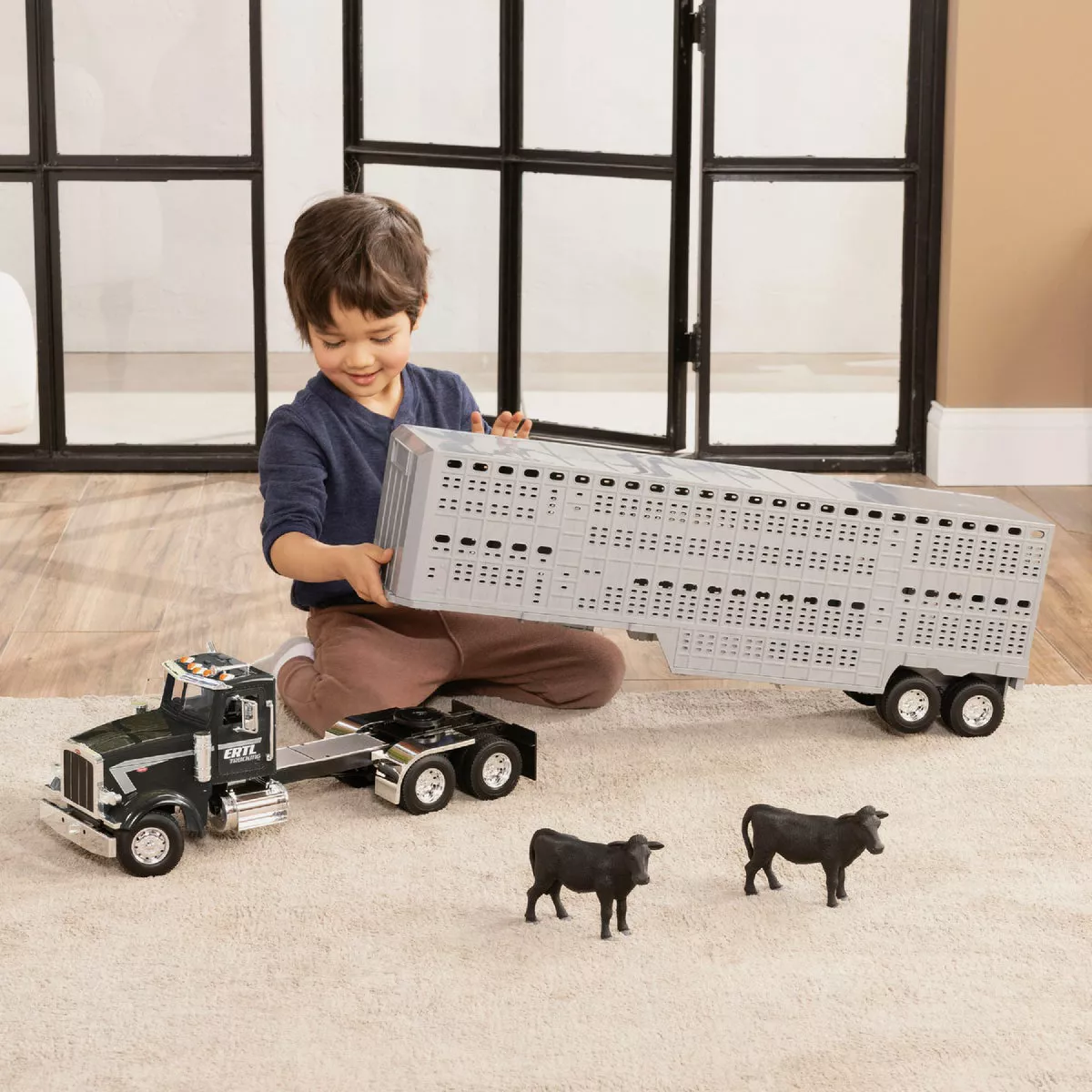Peterbilt Big Farm 1:16 Semi Truck with Livestock Trailer & Cows - photo 3