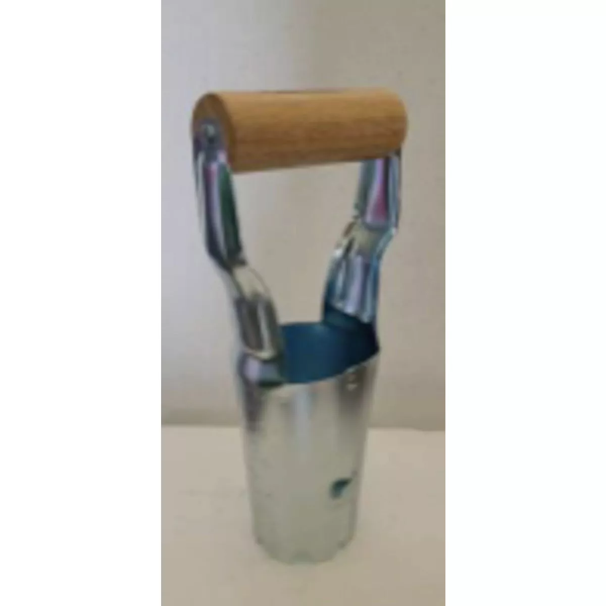 Corona Clipper Wooden Handle Bulb Transplanter