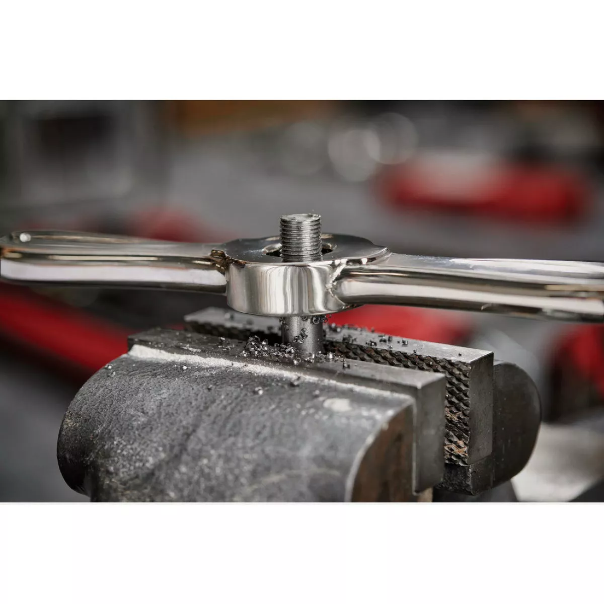 Milwaukee 5/8 In.-18 NF 1-7/16 In. Hex Threading Die - photo 2
