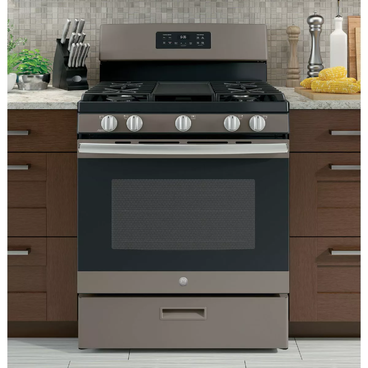 GE 30 In. 5 Cu. Ft. Free-Standing Gas Range with Integrated Griddle, Fingerprint Resistant Slate - photo 5