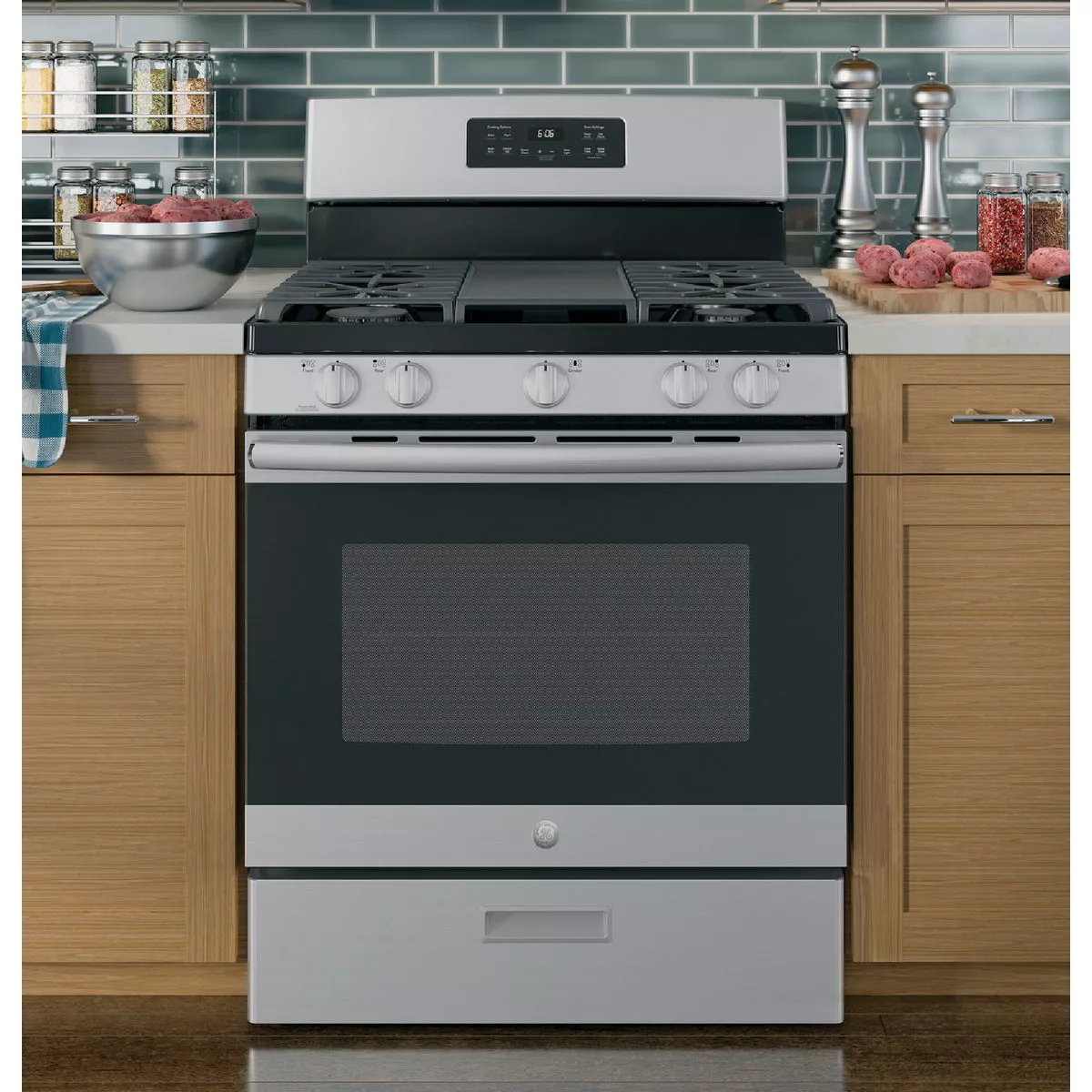 GE 30 In. 5 Cu. Ft. Free-Standing Gas Range with Integrated Griddle, Stainless Steel - photo 3