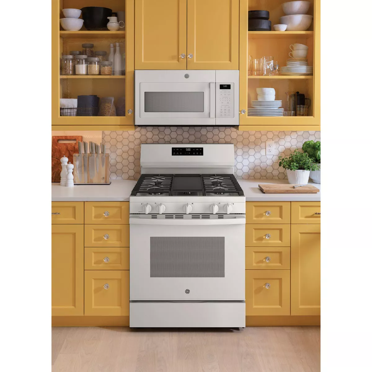 GE 30 In. 5.3 Cu. Ft. Free-Standing Gas Range with Integrated Griddle, White - photo 2