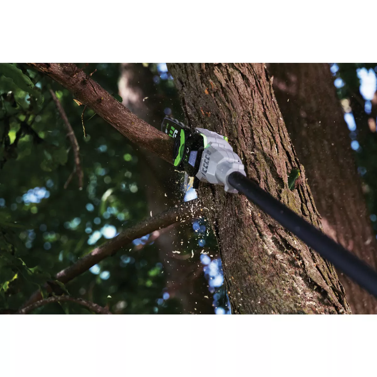 EGO POWER+ 10 In. Brushless Telescopic Cordless Pole Saw Kit with 2.5 Ah Battery & Charger - photo 2