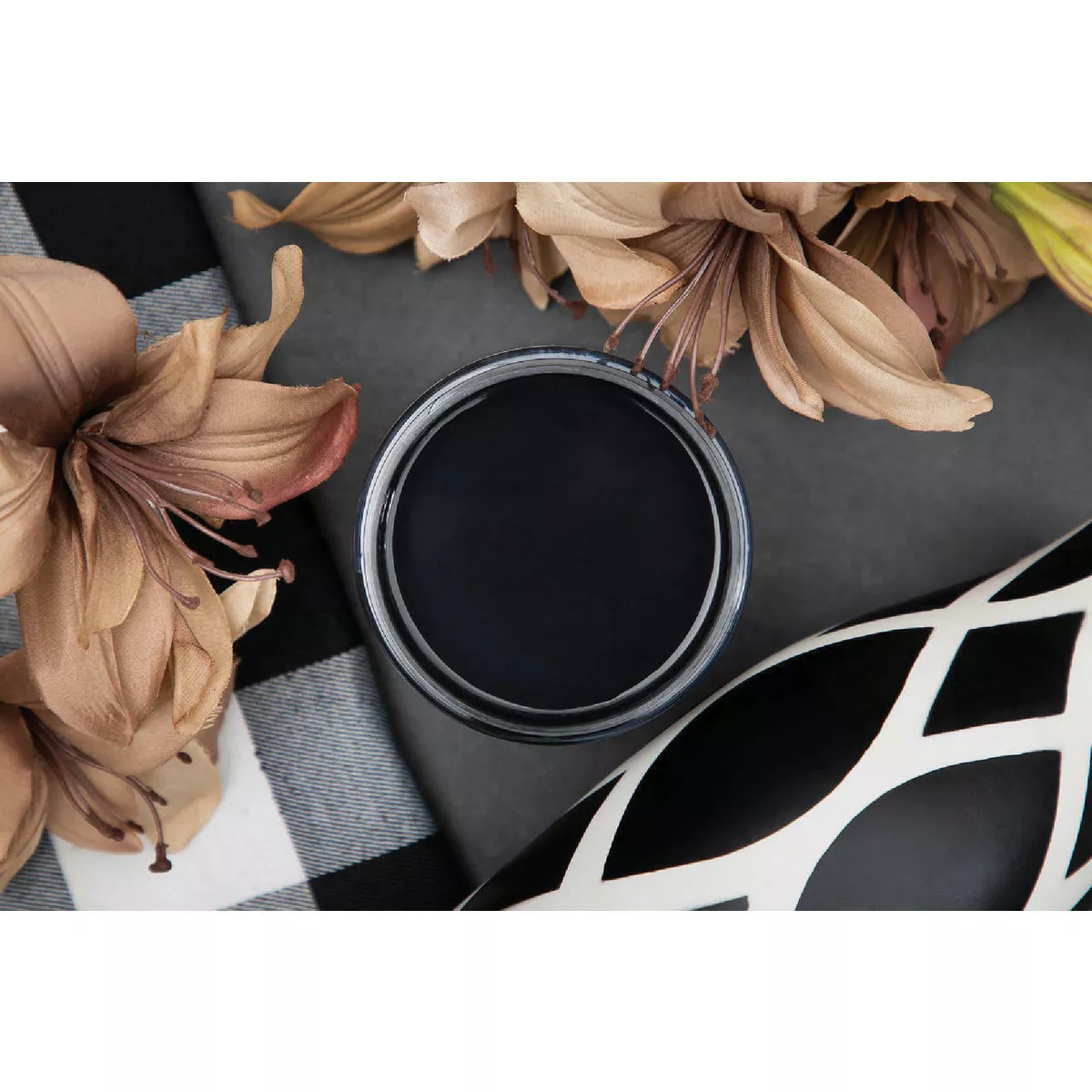 Dixie Belle 8 Oz. Caviar Matte Chalk Mineral Paint
