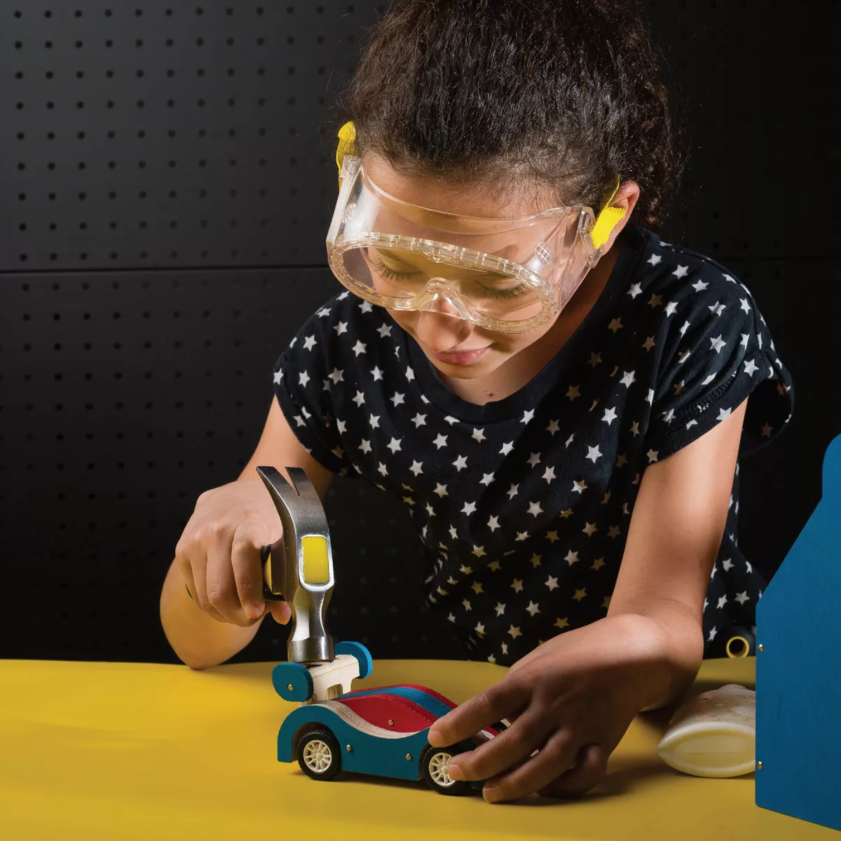 Stanley Jr. Pull Back Sports Car Kit & 5 Piece Tool Set - photo 3