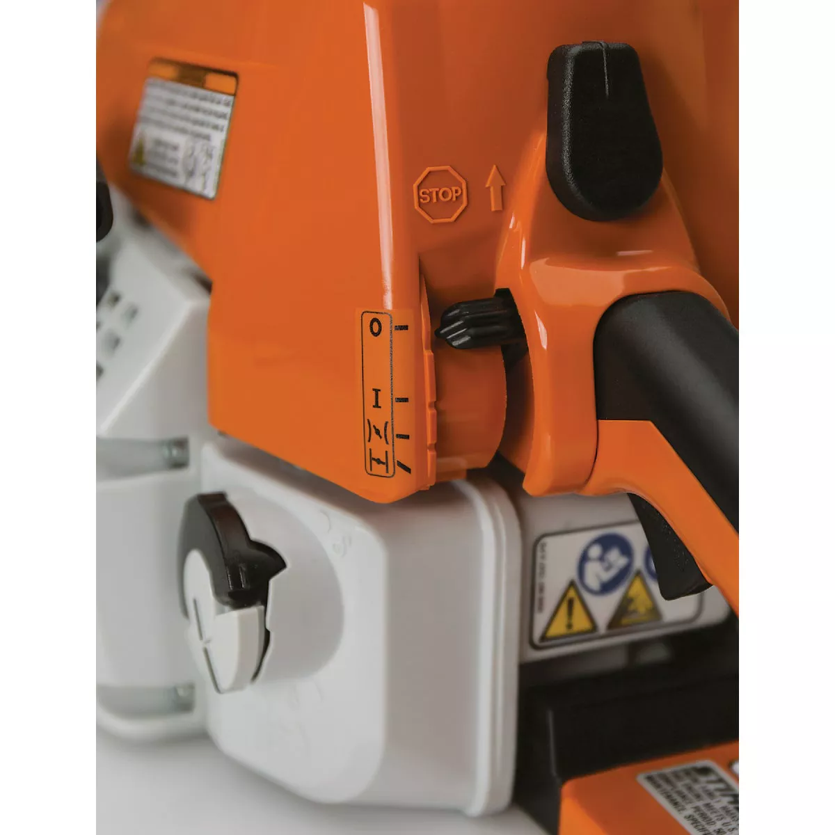STIHL MS 250 18 In. Gas Chainsaw with 26 RM3 68 Chain - photo 4