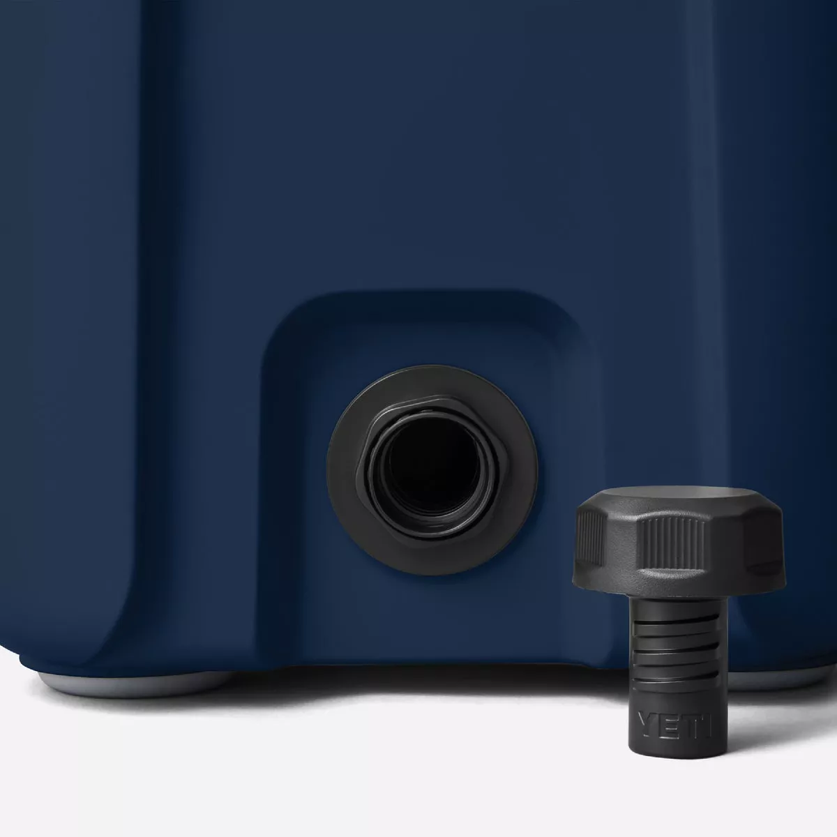 YETI Roadie 15 Hard Cooler, Navy
